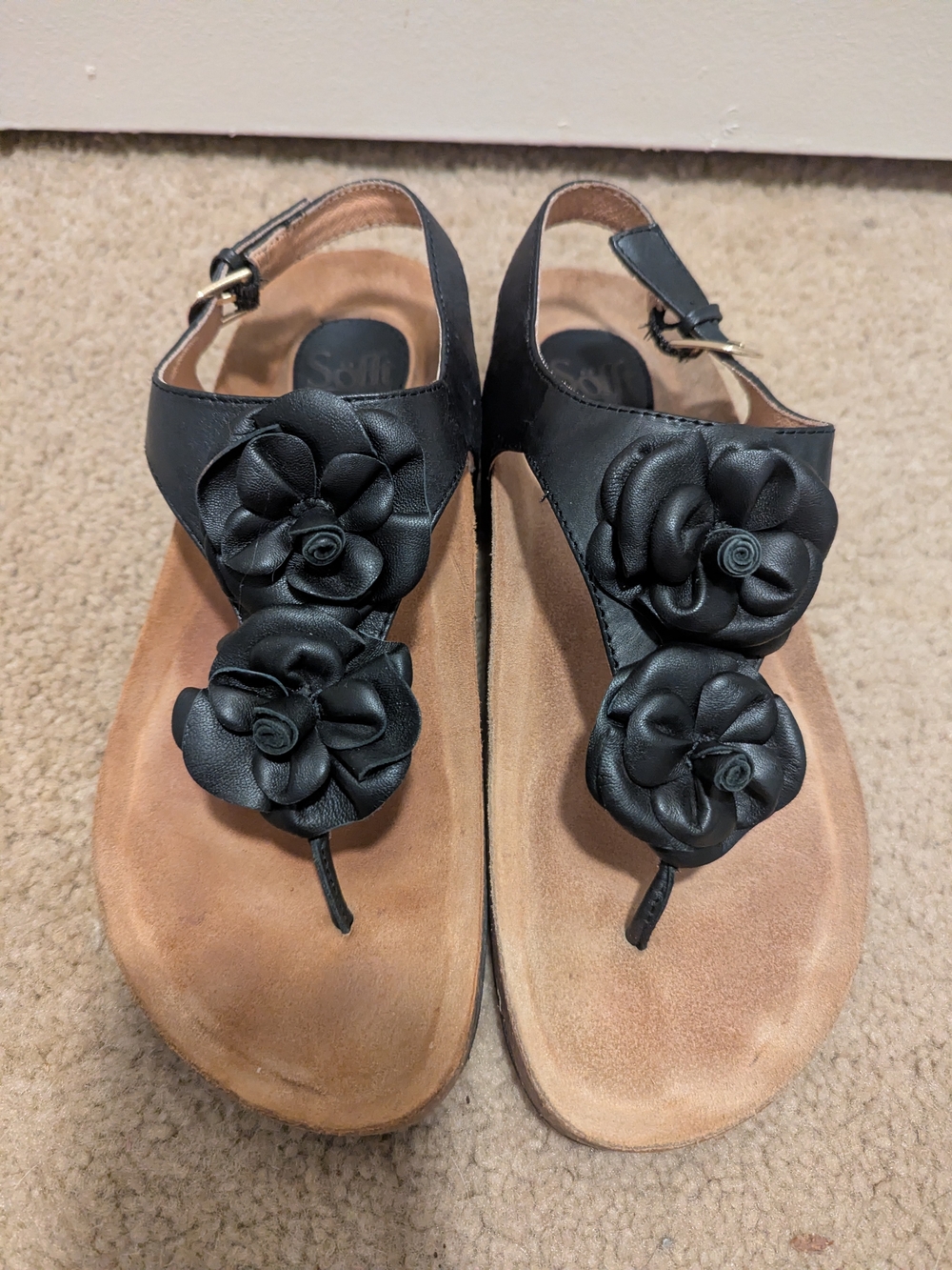 Sofft Black Floral Toe-Post Women’s Sandals
